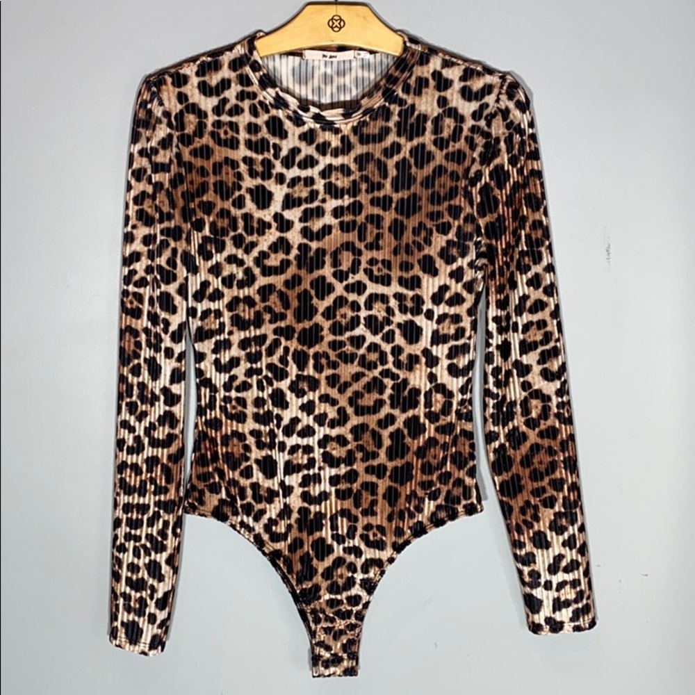 🔴 3/$15! NWT Francesca's Ribbed Velvet Leopard Bodysuit